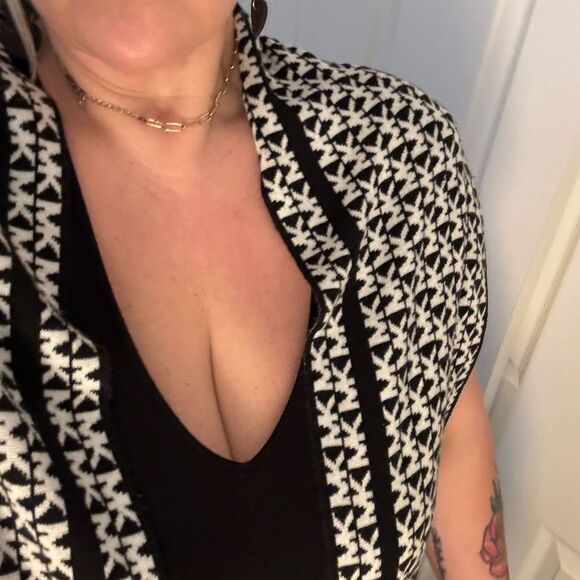 Black and Cream Patterned Fabric - Picture 8 of 9